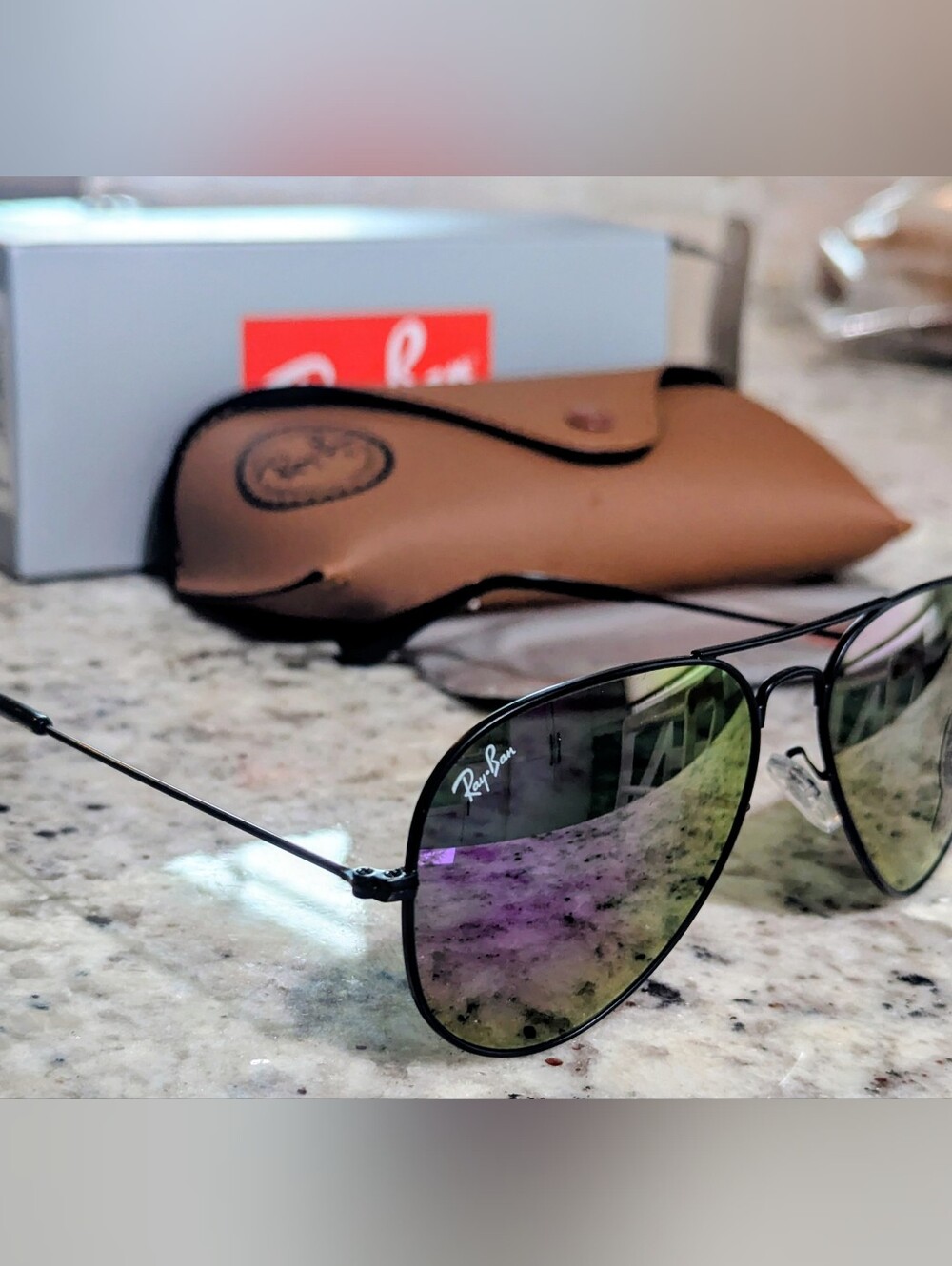 Ray-Ban Menโs Black Aviator Sunglasses with Iridescent Green-Purple Lenses
